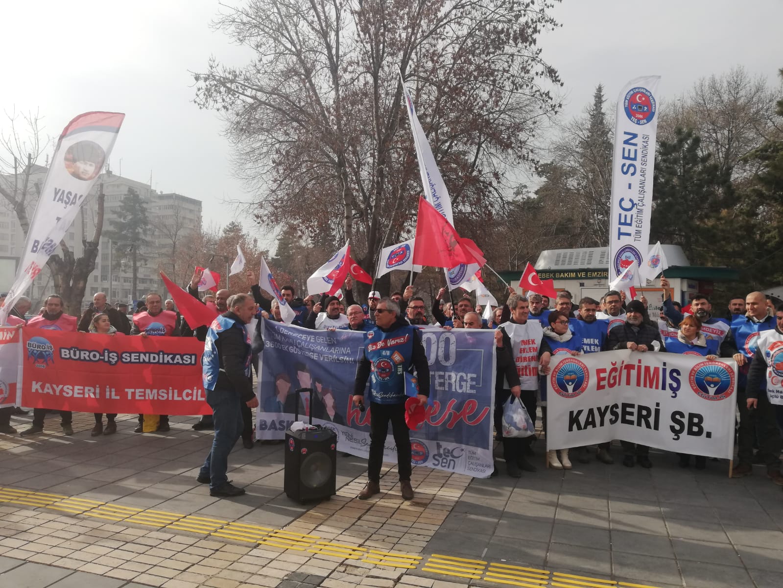 TÜM SENDİKALAR İLE BİRLİKTE İŞ BIRAKMA EYLEMİ YAPTIK