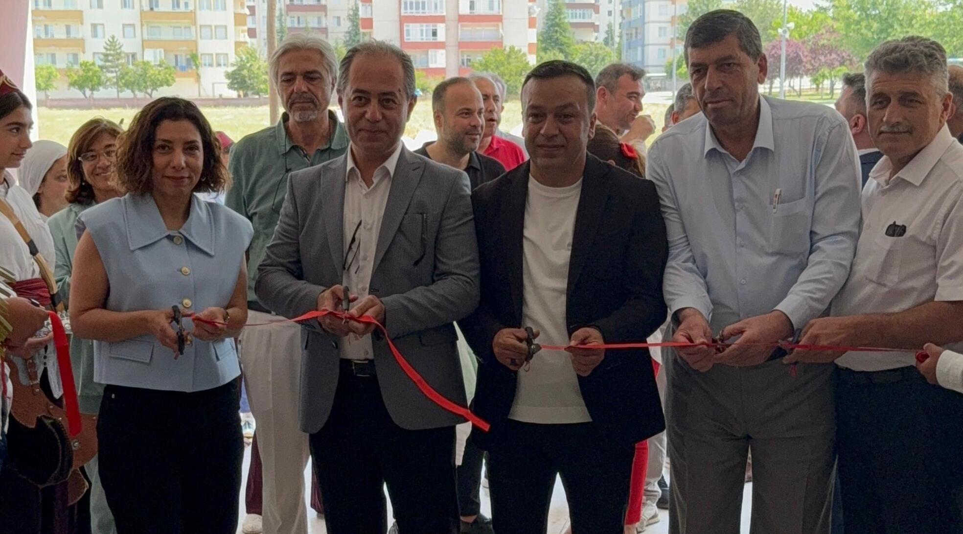 TEÇ-SEN KAYSERİ ŞUBESİNDEN EĞİTİME DESTEK: 75. YIL BORSA İSTANBUL İLKOKULU VE ORTAOKULUNUN YIL SONU ETKİNLİĞİNE KATILIM SAĞLANDI