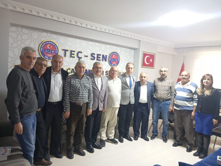 Kayseri Tüm Eğitim Çalışanları Sendikasında Emekli Üyelere Vefa Plaketi
